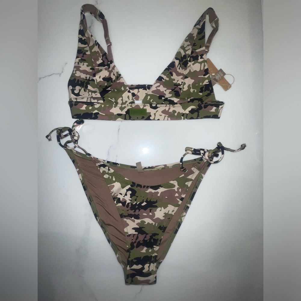 NWT skims camo swim set